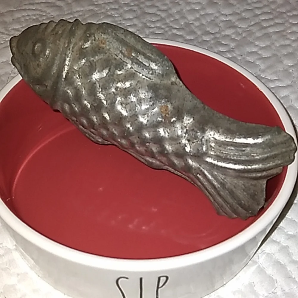 Rae Dunn kitty water bowl